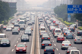 北京市で一日に車数は何台増えている？