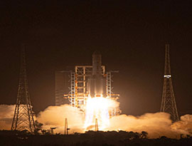 中国が探査機「嫦娥五号」打ち上げに成功