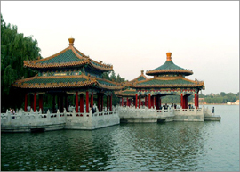 北京市の公園、新婚カップルの記念撮影はもう見られない？