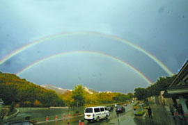 きれい！不思議！万里の長城に２本の虹が出現！