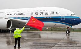 中国初のエアバスA380が北京に到着