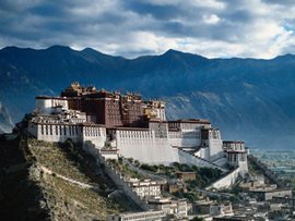 チベットは既に「自動車時代」へ