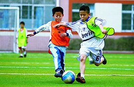 上海の１５００の小中学校にサッカー指導員を配置