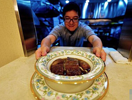 １杯“３万４千円”の台湾牛肉麺。しかも事前予約が必要