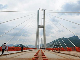 世界一高い「北盤江大橋」が接続