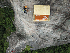 地上１００メートル以上「断崖商店」が出現ー湖南省