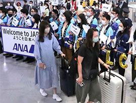 日本が外国人旅行者受け入れ再開、初の香港ツアー団体が出発