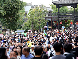 国慶節連休の中国国内旅行者数、延べ８億２６００万人