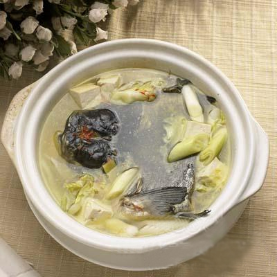 红花鱼头豆腐汤