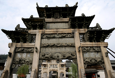 (神社入口的)牌坊，华表